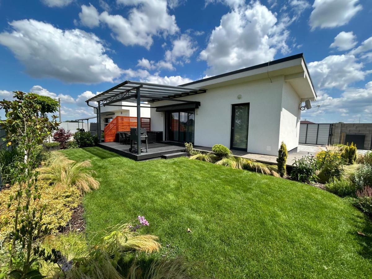 Apartman Zuzana Nesvady Exterior foto